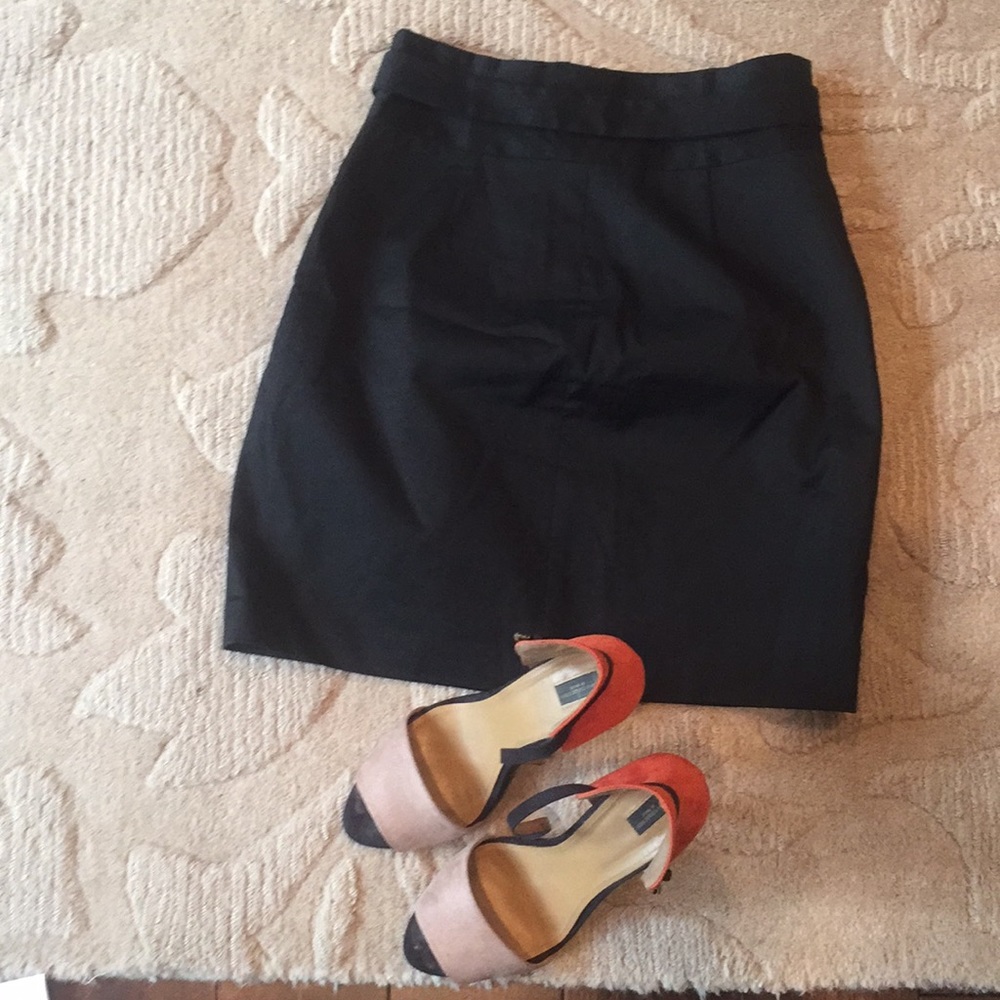 CLUB MONACO Black pencil skirt. Size 2.